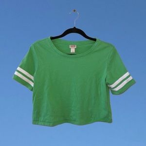 Cute lil’ mint green top!